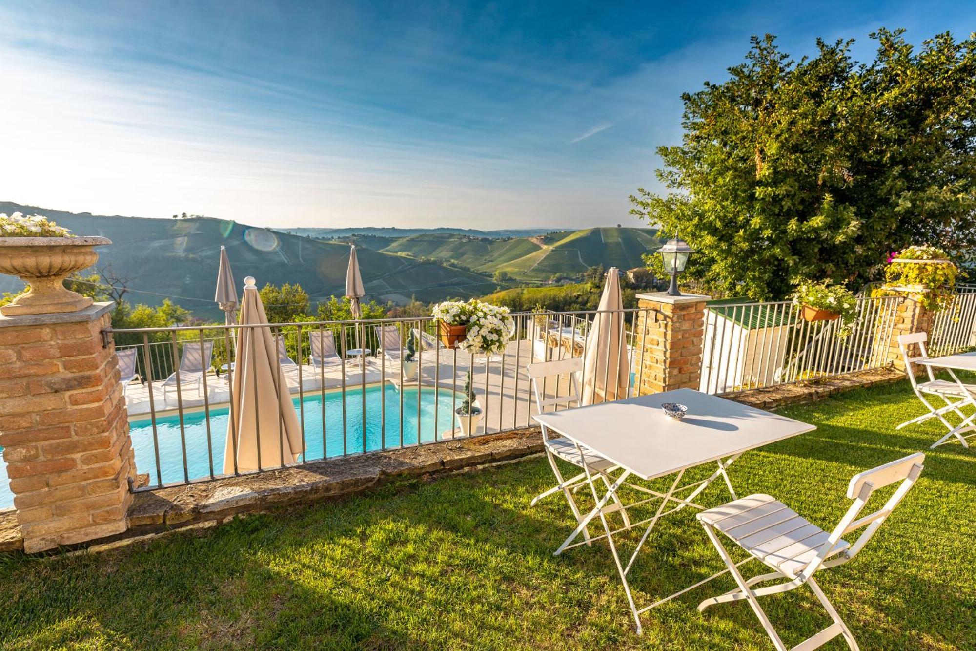 Locanda San Giorgio Neviglie Exterior photo